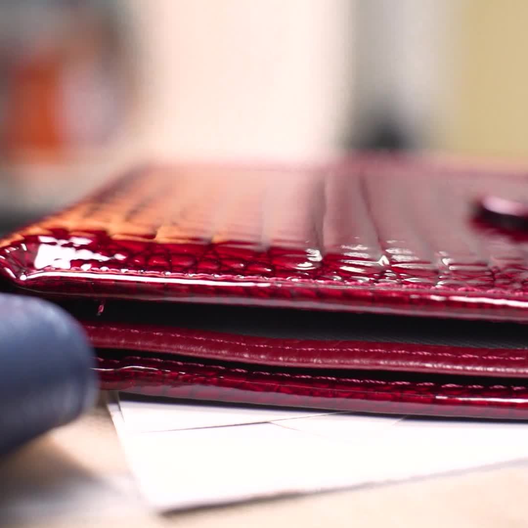 NIUCUNZH Full-Feature Genuine Leather Wallet Compatible for Men & Women - Top-Grain Cowhide with Magnetic Closure, Multi-Card, Photo & Coin Pocket, Passport Holder - Elegant Crocodile-Embossed Design, Valentine's/Mother's/Tha - ayq