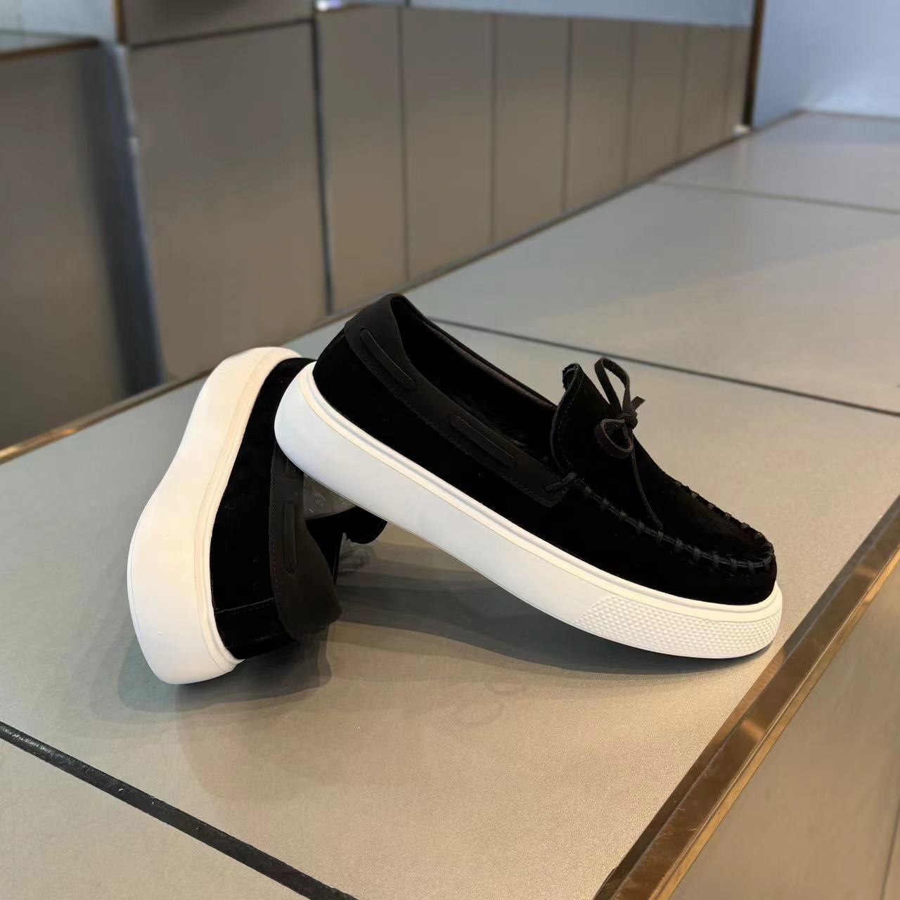 Lightweight Men's Casual Sneakers Breathable All-Season Shoes