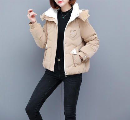 Կանացի ձմեռային գլխարկով բաճկոն - ոճային բեժ և սպիտակ կայծակաճարմանդով վերարկու՝ սրտիկ նախշերով, տաք պոլիեսթերային վերնազգեստ՝ առօրյա կամ նրբագեղ տեսքի համար, ձմեռային բաճկոն