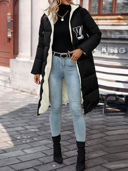 Կանացի էլեգանտ երկար գլխարկով վերարկու - սև և սպիտակ միագույն ձմեռային բաճկոն՝ կայծակաճարմանդով և լոգոտիպով, լվացքի մեքենայով լվացվող պոլիեսթեր, իդեալական է աշնանային և ձմեռային շերտավոր հագնվելու համար, ձմեռային վերարկու