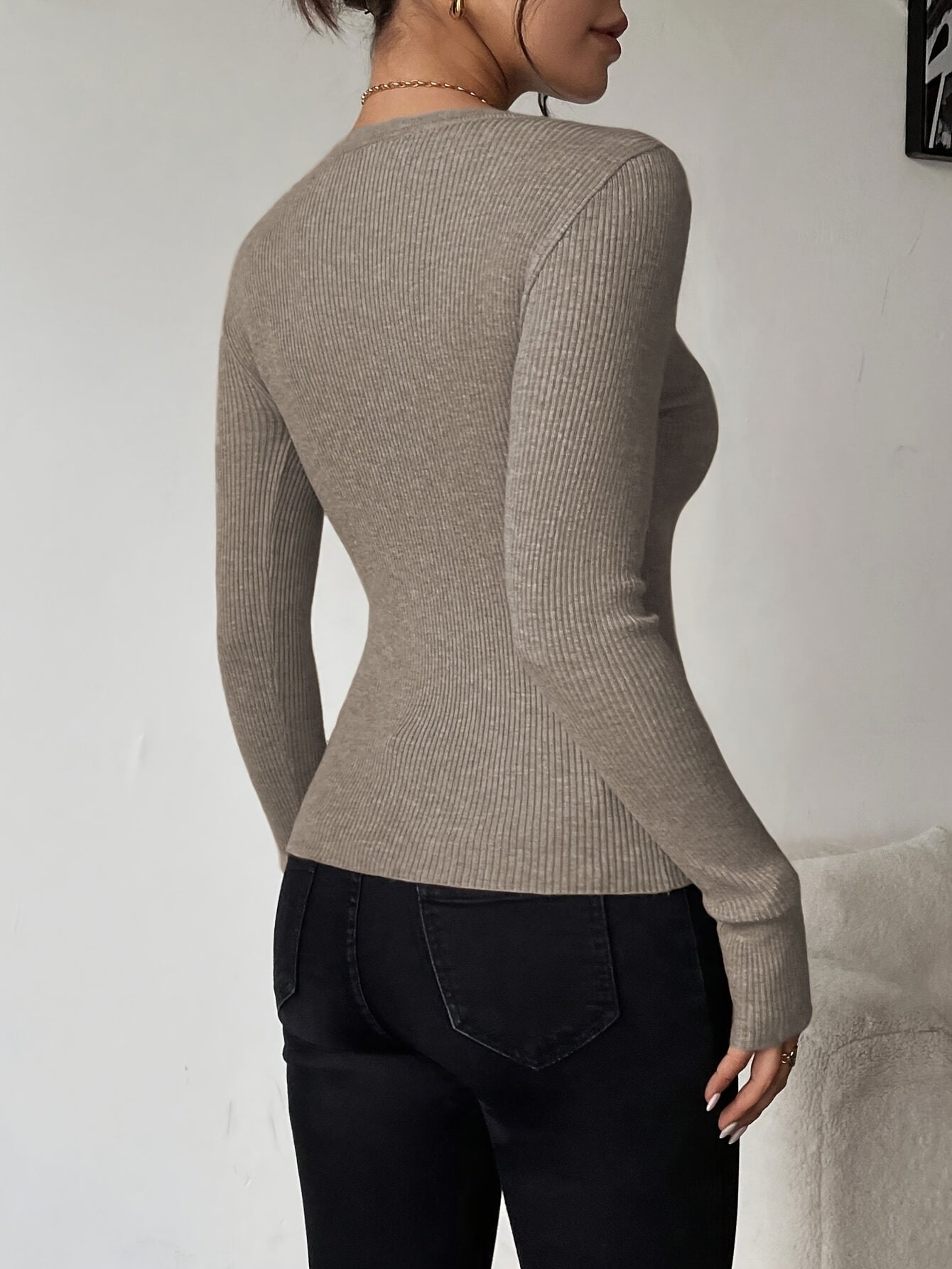 Over 500, 000 People Have Added This Stylish Long-Sleeve Top for Women to Their Carts. It Features a Cross And Hollow Design at The Neckline, Perfect for Dates And Parties, Showcasing a Fashionable And Sexy Look. Super Discou