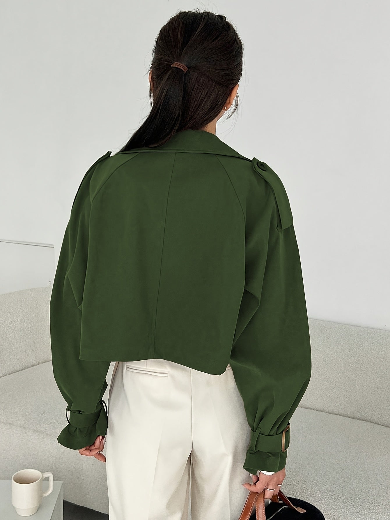 Կանացի էլեգանտ միագույն կարճ քամուց պաշտպանիչ բաճկոն - թեթև, բազմակողմանի վերնազգեստ առօրյա և պաշտոնական հանդերձանքի համար, հեշտ խնամքի համար՝ ձեռքով լվացում/քիմմաքրում, դիմացկուն գործվածք