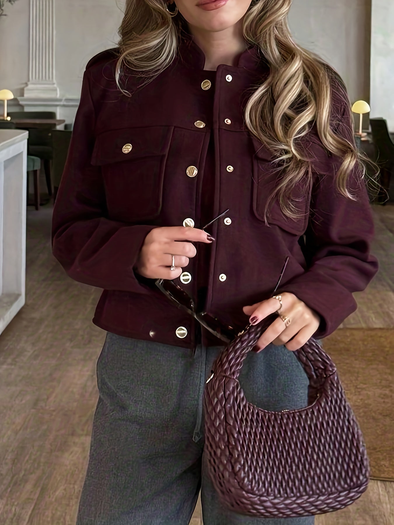 Կանացի բորդո կարմիր բաճկոն՝ ոսկեգույն կոճակներով փակմամբ - կառուցվածքային օձիք և կարված չափսի ամենօրյա վերարկու՝ աշնանային, գրասենյակային, կիսապաշտոնական միջոցառումների համար - լվացքի մեքենայով լվացվող վերնազգեստ (առանց ձգվելու)