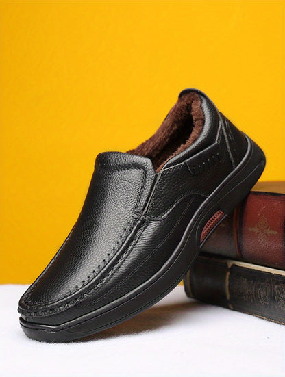 A Pair of Genuine Leather Men'S Shoes, Featuring Warm And Cozy Casual Leather Shoes with Plush Lining for Autumn And Winter. Made from High-Quality First-Layer Cowhide, The Shoe'S Surface Showcases a Delicate Texture That Hig