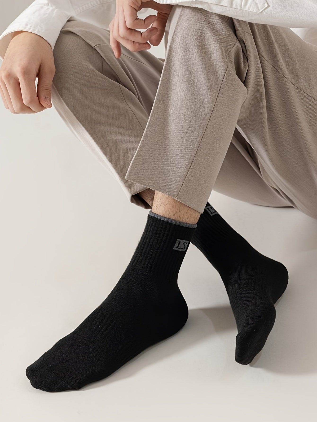 5/10 Pairs Of Men's Trendy Solid Crew Socks, Spring and Fall Breathable Comfy Casual Socks for Men's Outdoor Wearing All Seasons Wearing
