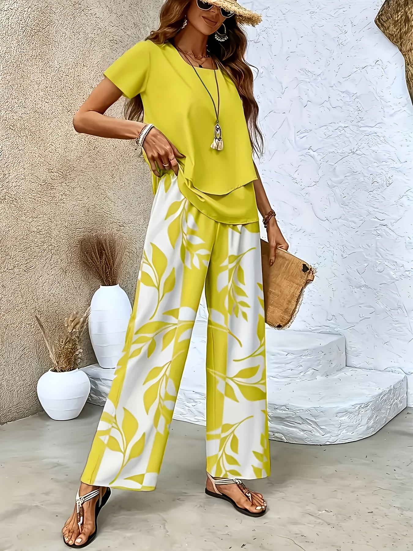 Women's Elegant 2-Piece Set: Crew Neck Top & Printed Pants