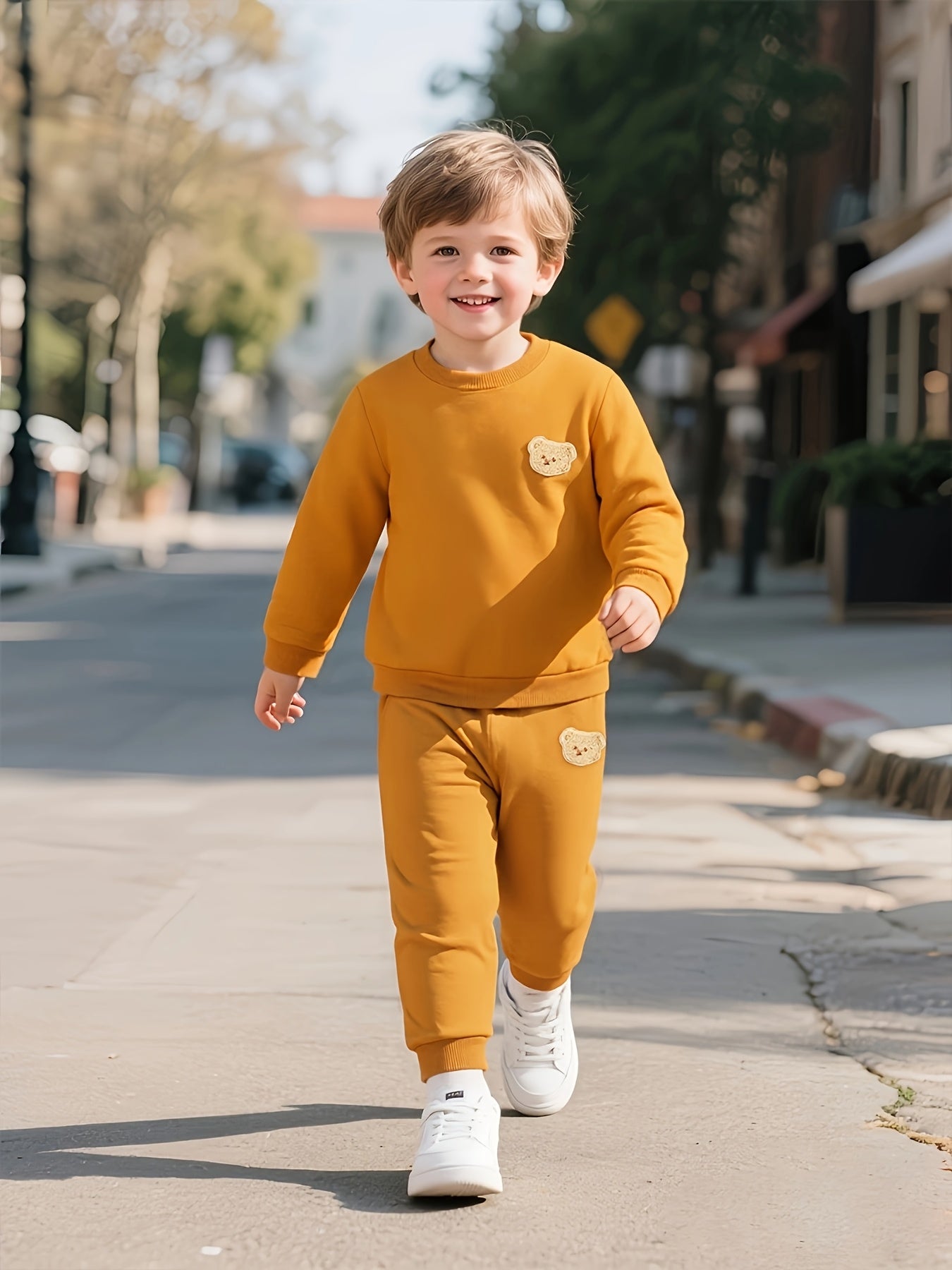 2pcs, Boys' Round Neck Sweatshirt Set, Suitable for Boys Aged 1-8, Fashionable Cartoon Bear Patch, Slightly Stretchy Fabric, Warm Fleece-Lined for Autumn and Winter, Ideal for Casual Sports Wear, Minimalist Style Perfect as a