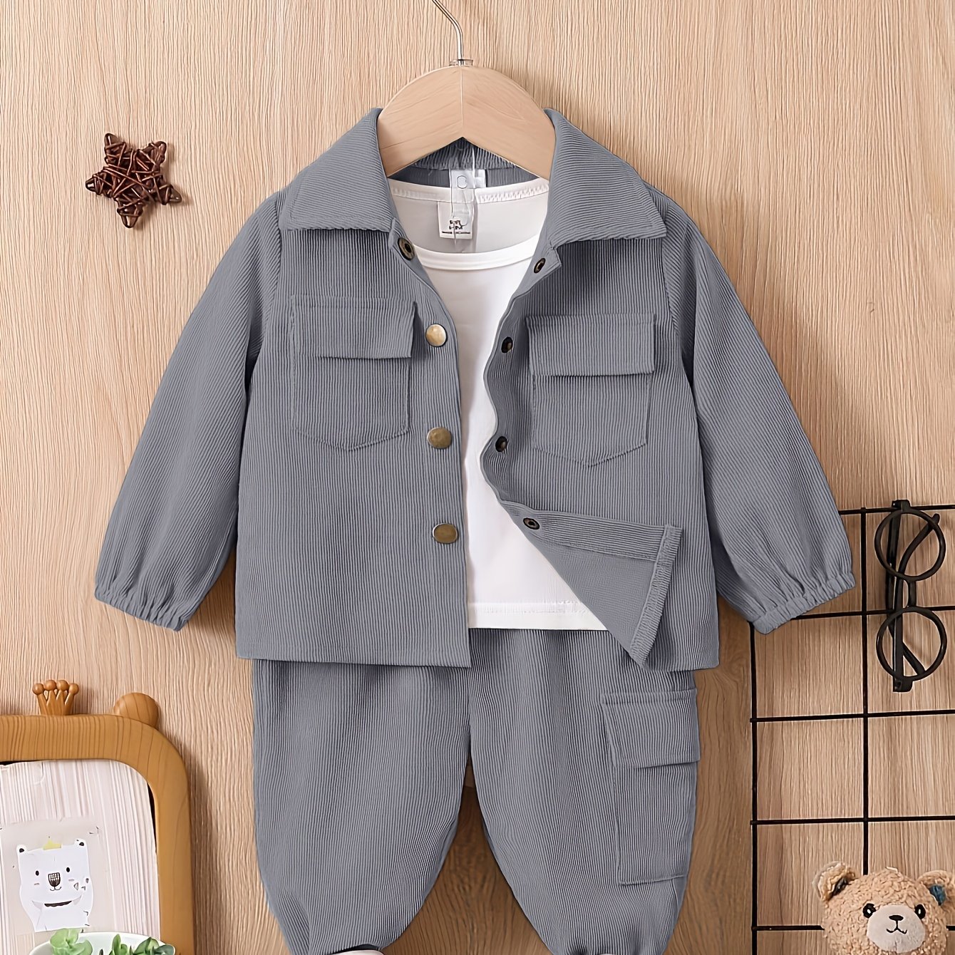 2pcs Boys' Casual Outfit Set - Light Gray Polyester Cargo Pants & Button-Up Shirt with Pockets, Machine Washable - Perfect for Fall/Winter, Autumn Toddler Outfit|Cargo Pants Outfit|Functional Pockets Design, Perfect for Outdo