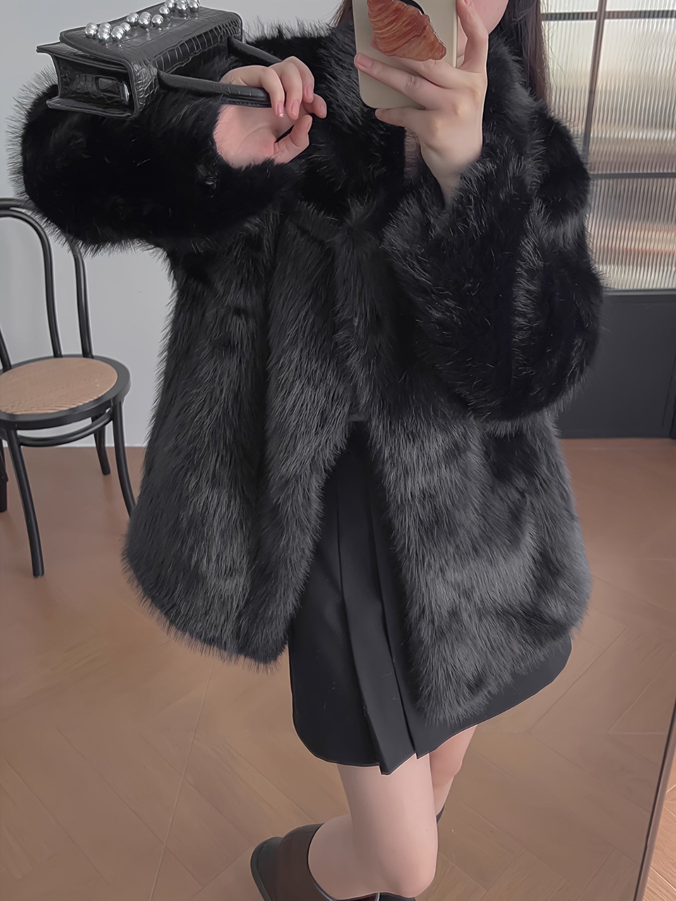 2025 New Autumn/Winter Women's Short Faux Fur Coat with Lapel, Fuzzy Short Outerwear, Casual Fashion Thickened Faux Fur Overcoat